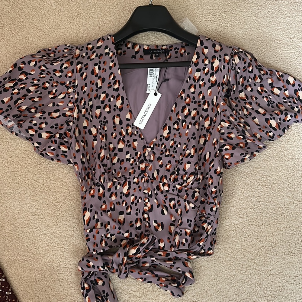 OLIVACEOUS leopard fitted blouse